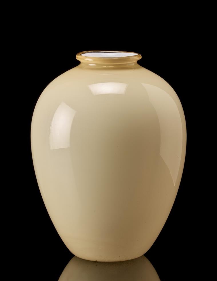 Vase in Incamiciato Lattimo Glass 